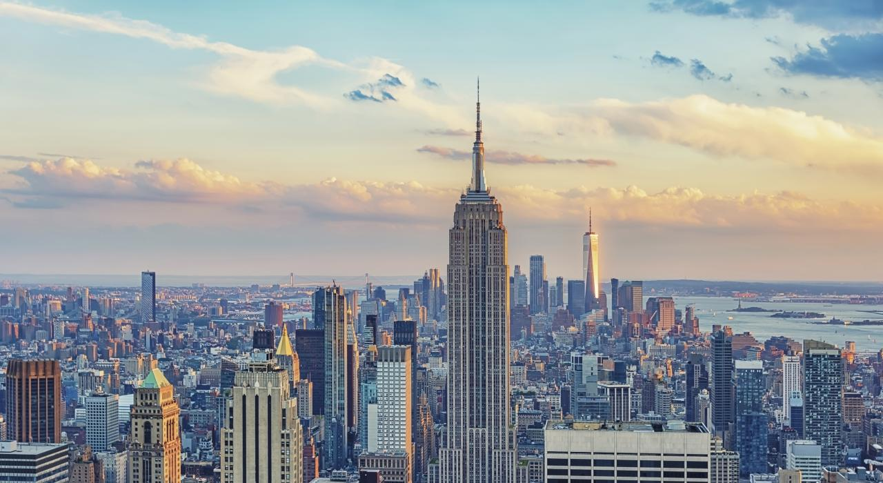 Empire State Building mit New York im Hintergrund